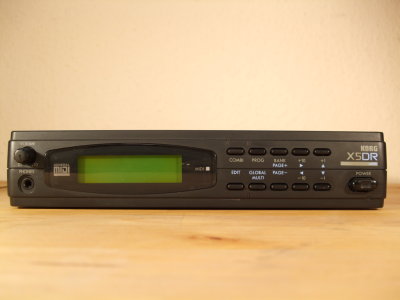 Fronpanel des Korg X5DR